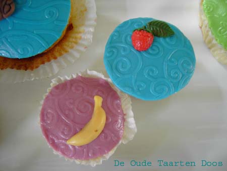 013_20090808 Cupcake fruit